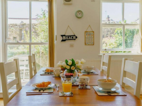 2 bed in Tenby 88738